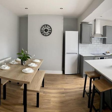 Gateway Getaway In Horsforth Sleeps 7 Villa Leeds  Eksteriør bilde