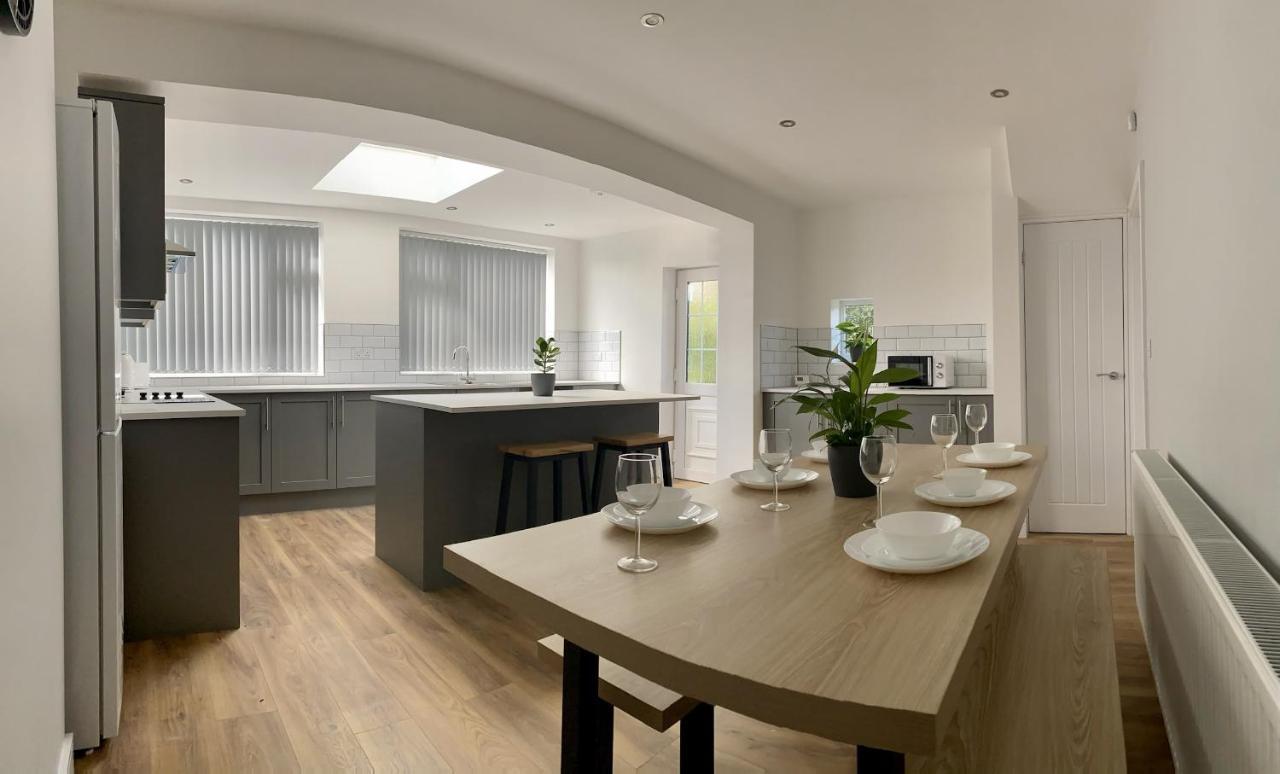 Gateway Getaway In Horsforth Sleeps 7 Villa Leeds  Eksteriør bilde